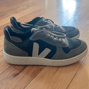 Like new veja sneakers- V-10 RIPSTOP BLACK OXFORD GREY MUD